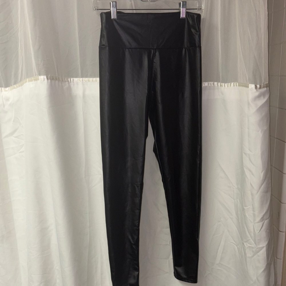 Sleek Black Faux Leather Leggings - Picture 6 of 9
